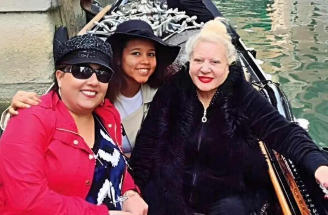 Muazzez Abaci Cocugu Var Mi 4