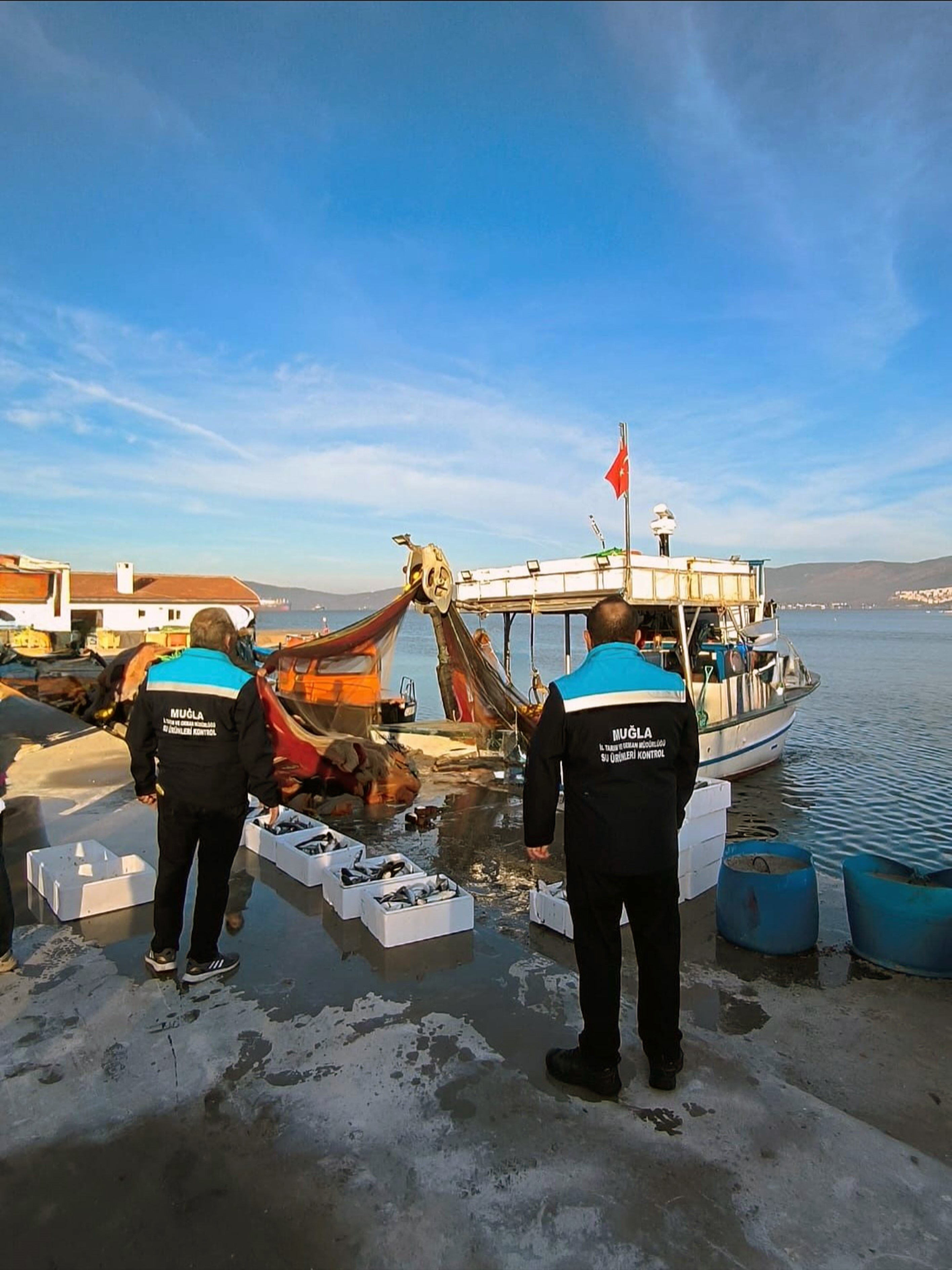 Muğla’da Yasal Olmayan Ağ Ile Avlanan Balıklara El Konuldu (2)