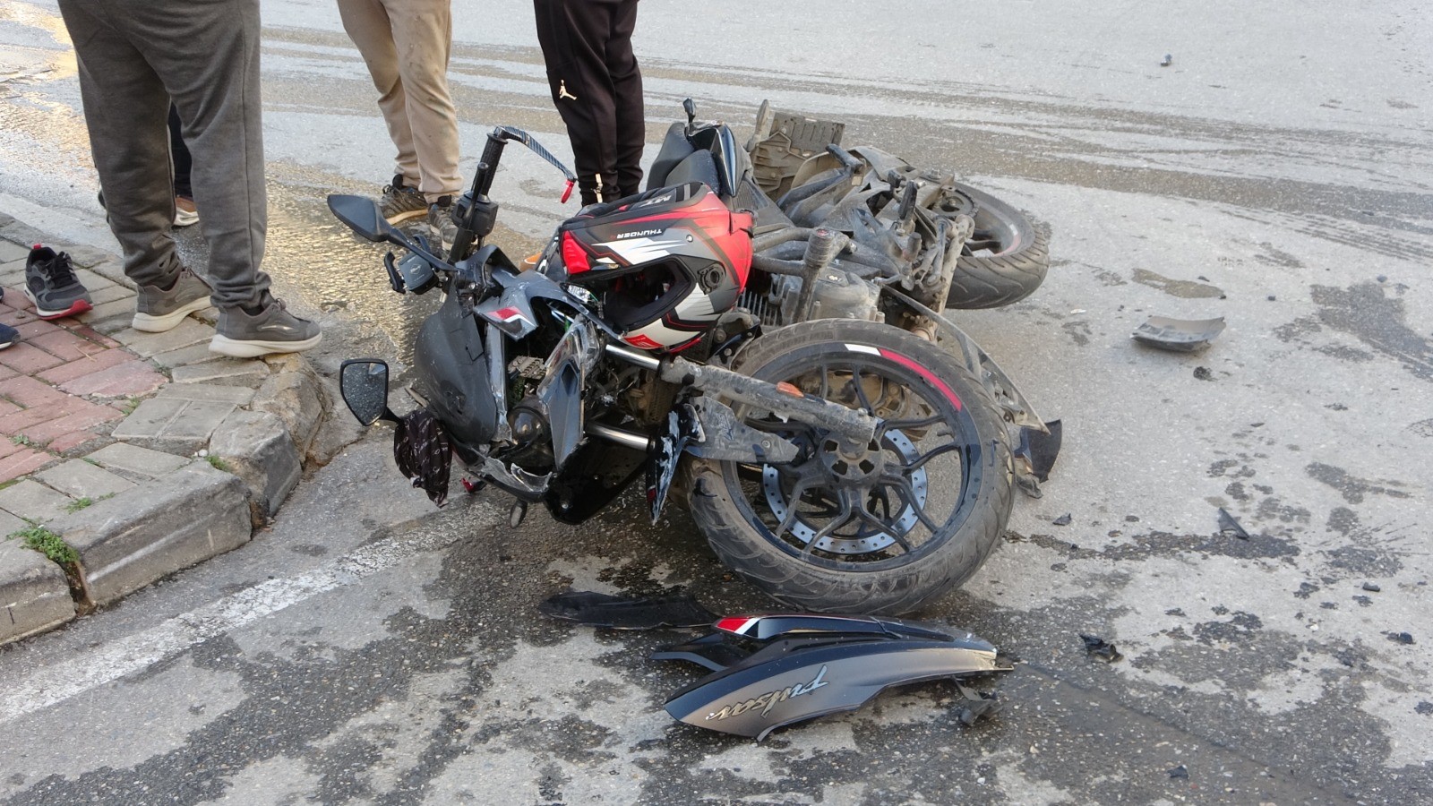 Otomobil Motosiklet Carpıştı04