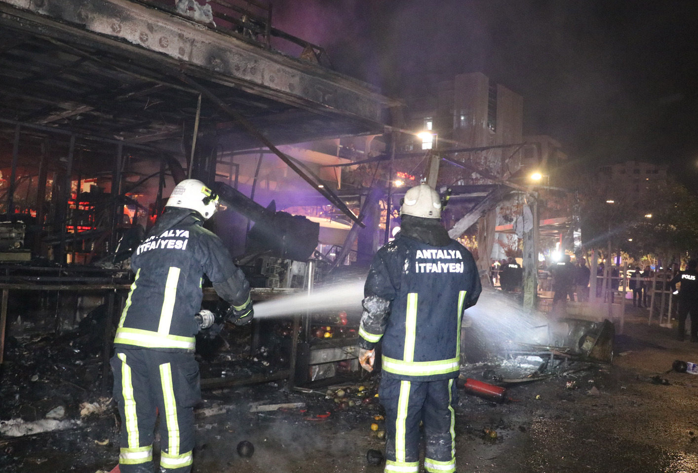 S A H I L B A N D I N D A K I R E S T O R A N A L E V L E R E T E S L I 1009579 299482