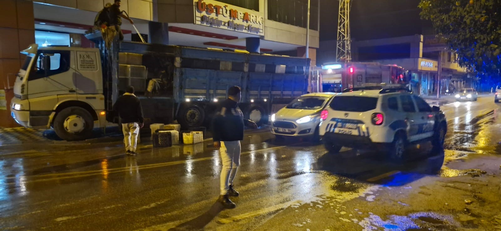 Seyir Halindeki Kamyon Alev Aldi (2)