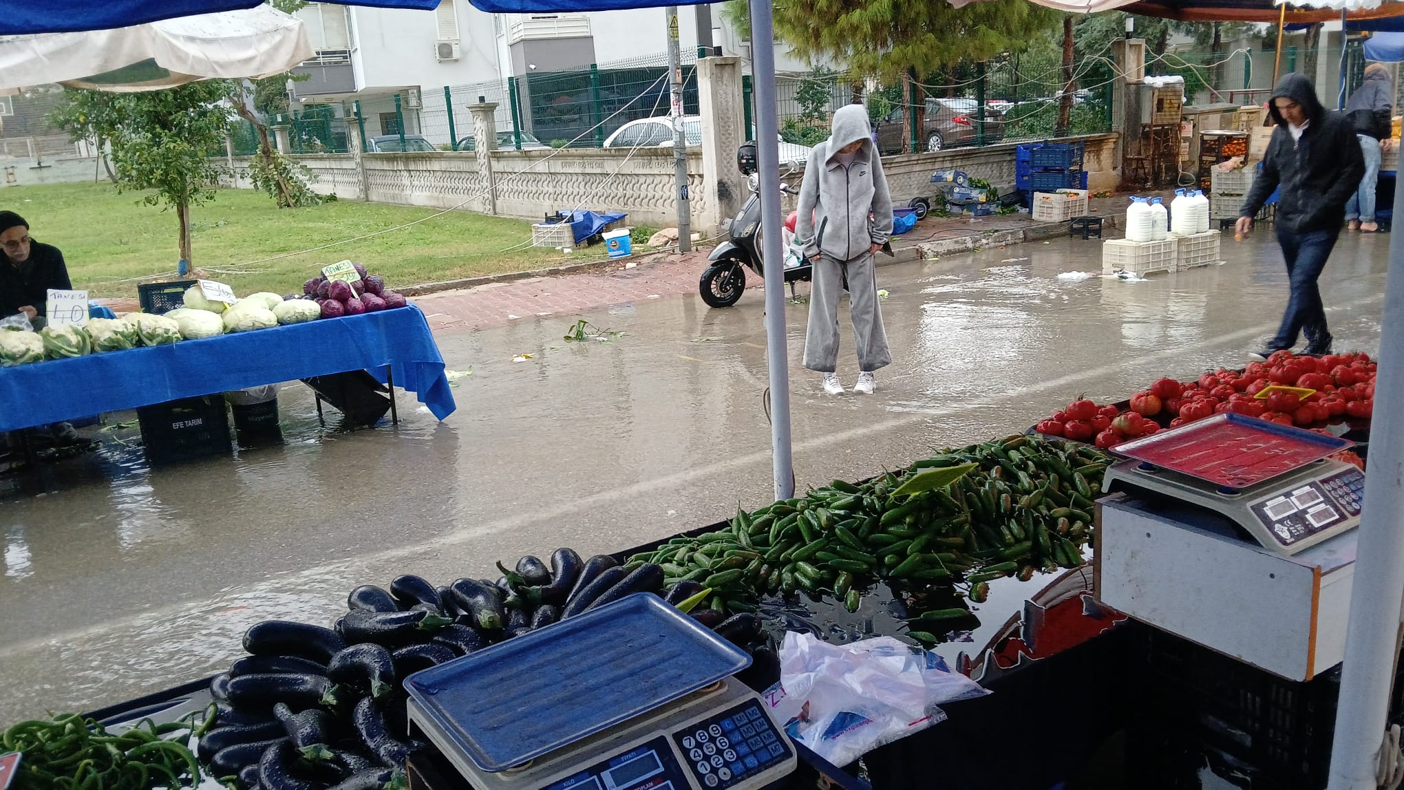 Sirinyali Pazari Sular Altinda Kaldi (4)