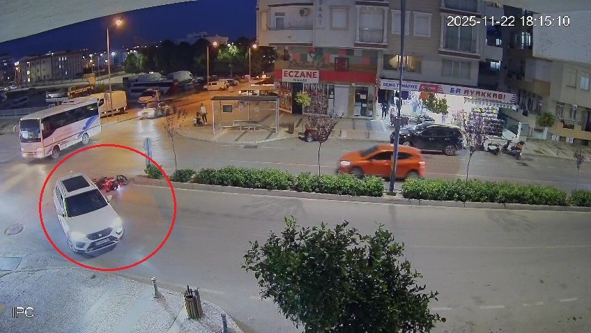 Sürücünün Kararsızlığı Motosiklet Sürücüsünü Hastanelik Etti (3)