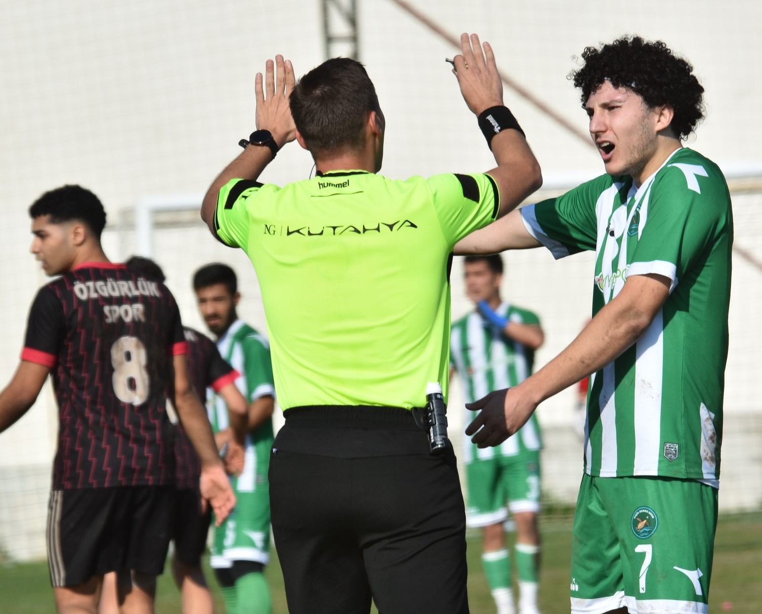 Uçan Tekme, Yumruk Ve Tokatlı Maçın Faturası Kesildi (1)