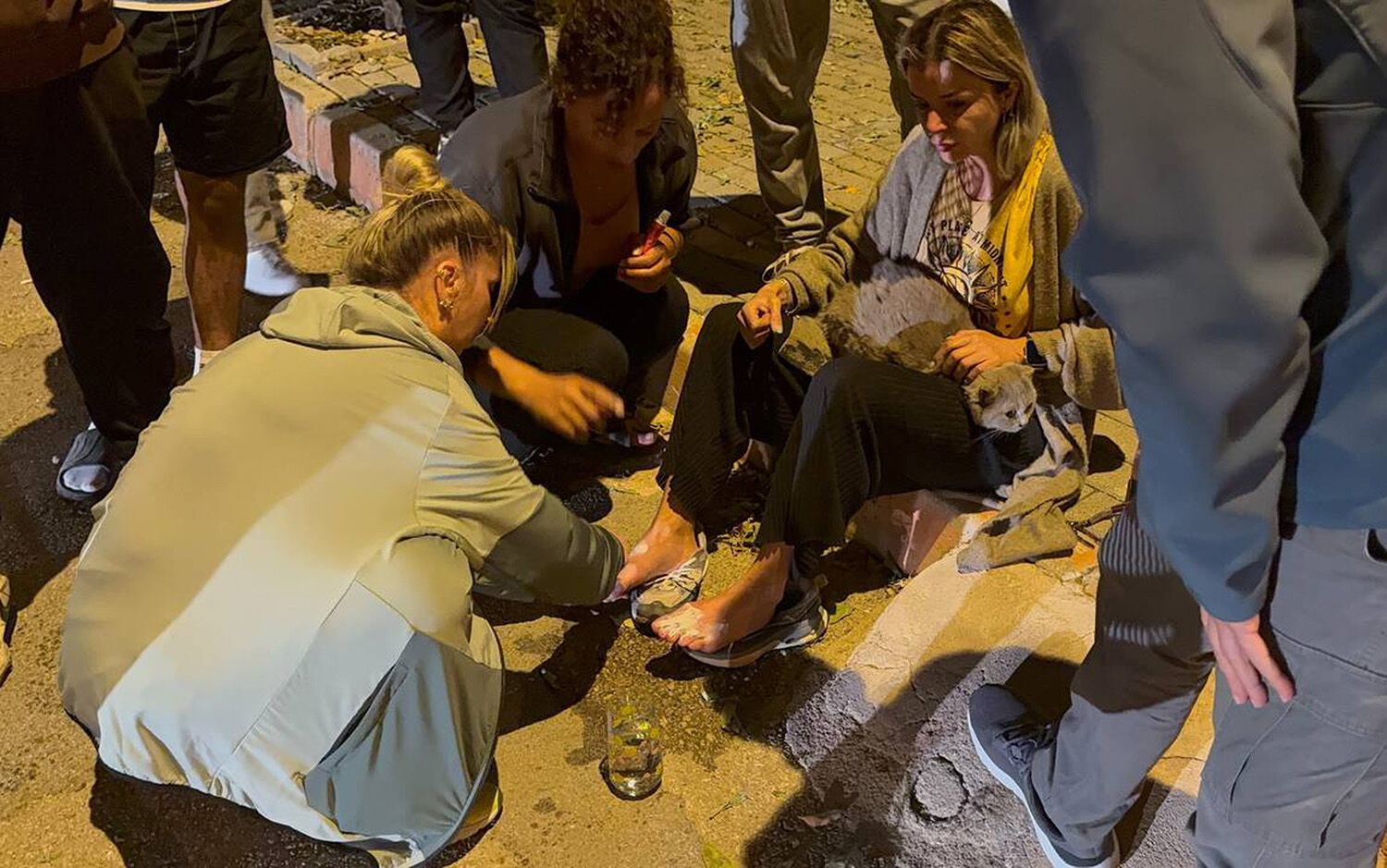 Y A N G I N D A A Y A K L A R I Y A N A N K A D I N I L E K E D I S I 995169 295234