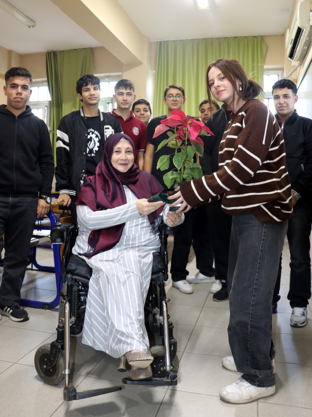 Yurume Engelli Zeynep Ogretmen Asansoru (1)