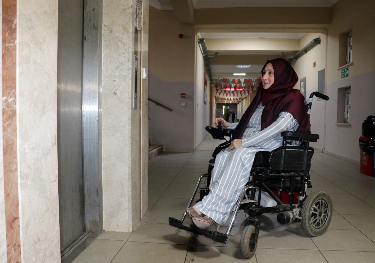 Yurume Engelli Zeynep Ogretmen Asansoru (2)