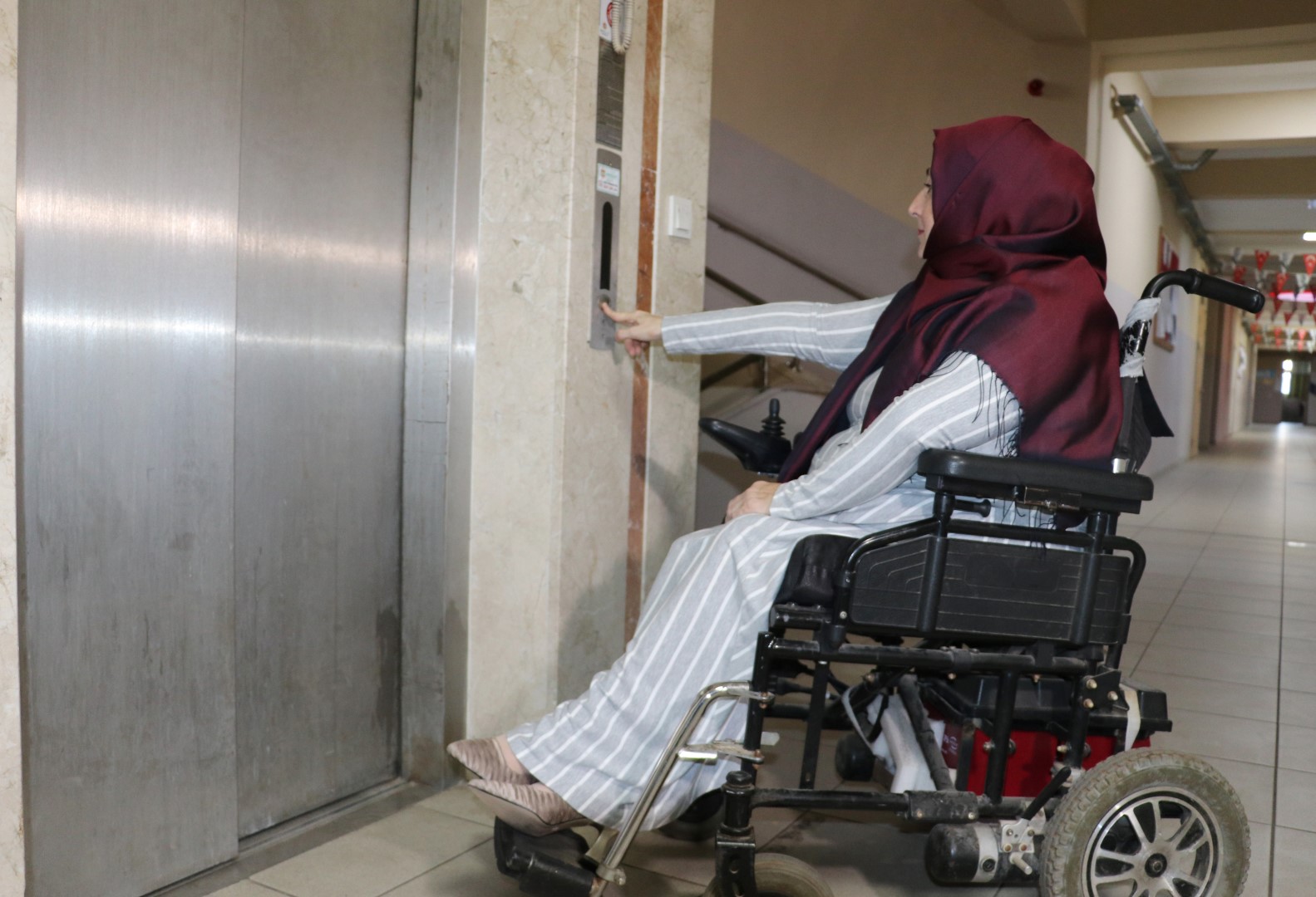 Yurume Engelli Zeynep Ogretmen Asansoru (3)