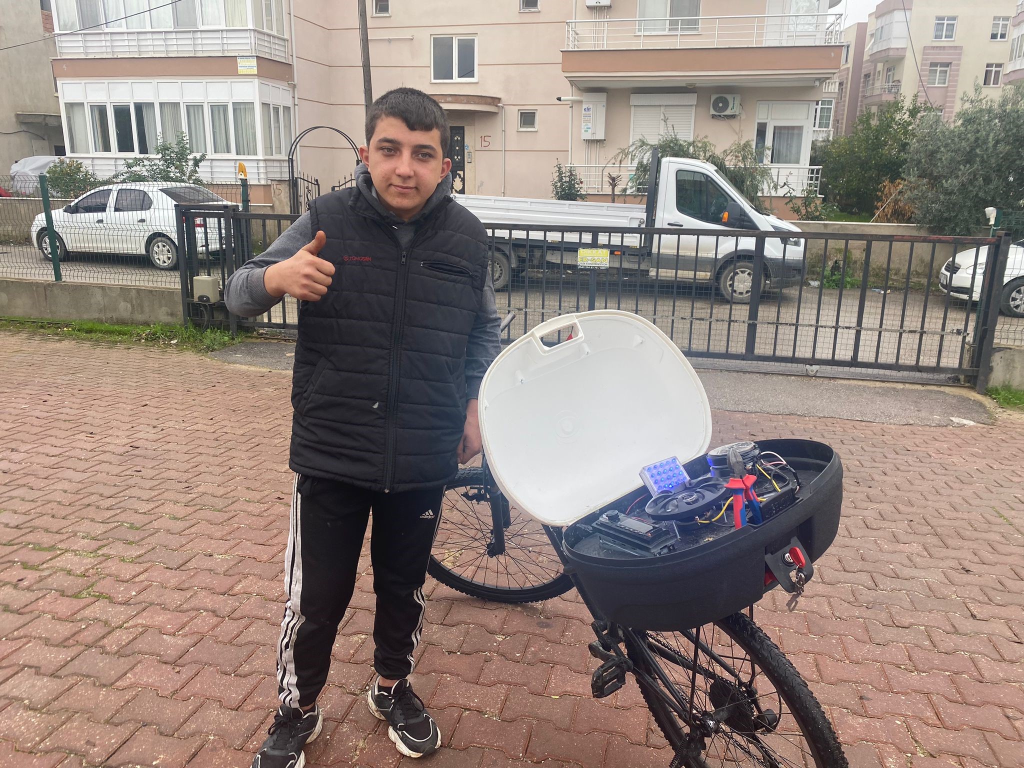 16 Yaşındaki Özel Çocuk Bayram Efe Müzik Sevgisini Bisikletine Taşıdı (2)