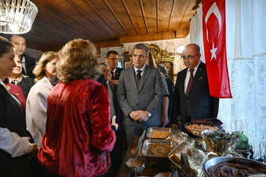 A K S E K I’ N I N Y E R E L L E Z Z E T L E R I N E C O G R A F I T E 1049721 311528-1