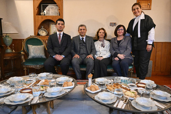 A K S E K I’ N I N Y E R E L L E Z Z E T L E R I N E C O G R A F I T E 1049722 311528-1