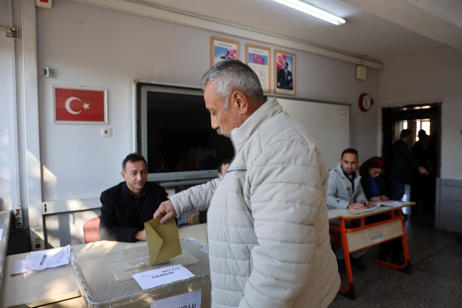 Adana'da Bir Mahallede Seçim Heyecanı (2)
