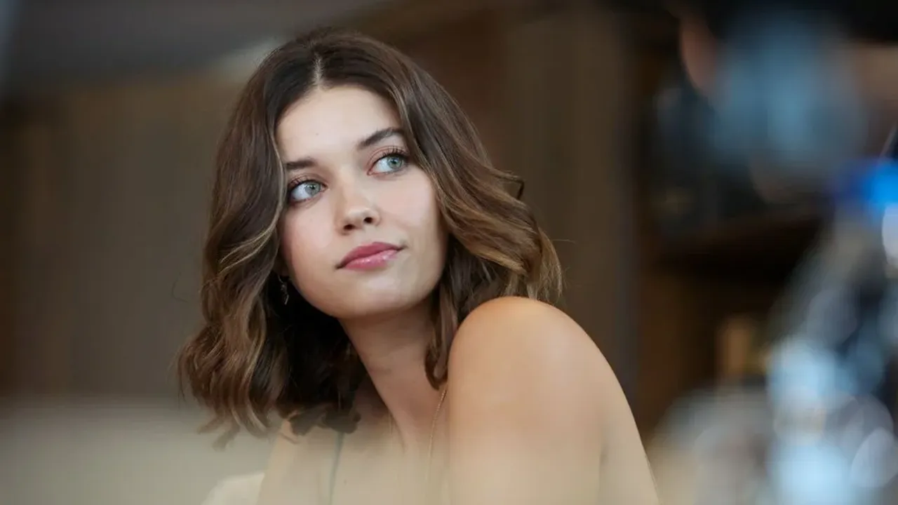 Afra Saracoglu Kac Yasinda 2