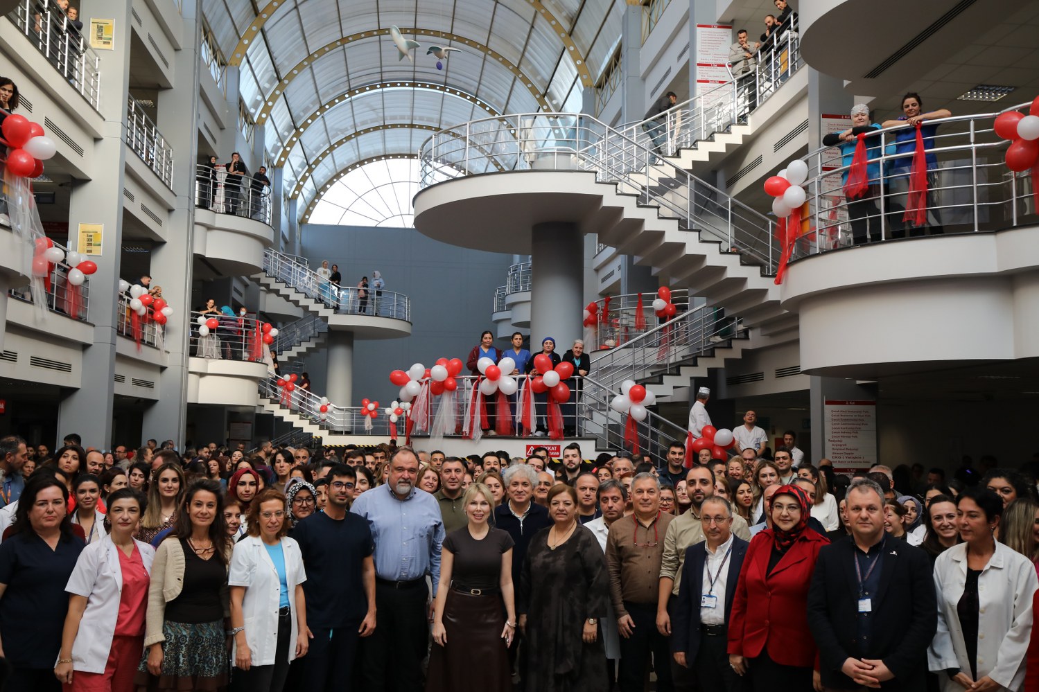 Akdeniz Üniversitesi Hastanesi’nde Yeni Yıl Coşkusu (1)