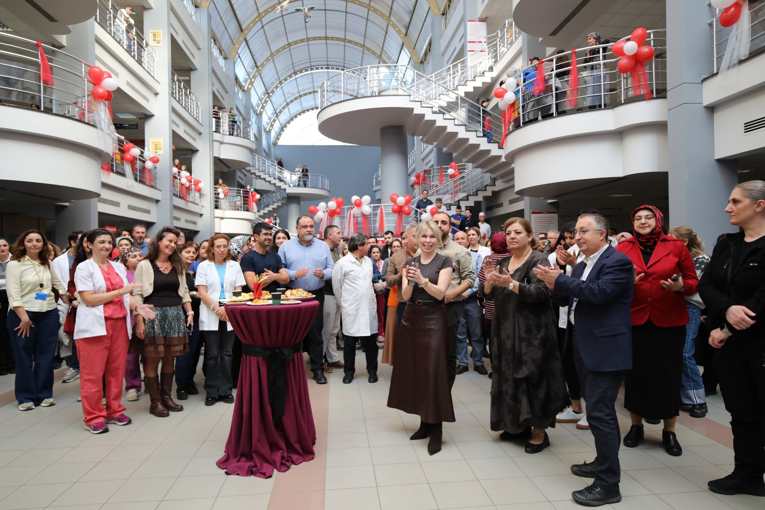 Akdeniz Üniversitesi Hastanesi’nde Yeni Yıl Coşkusu (4)