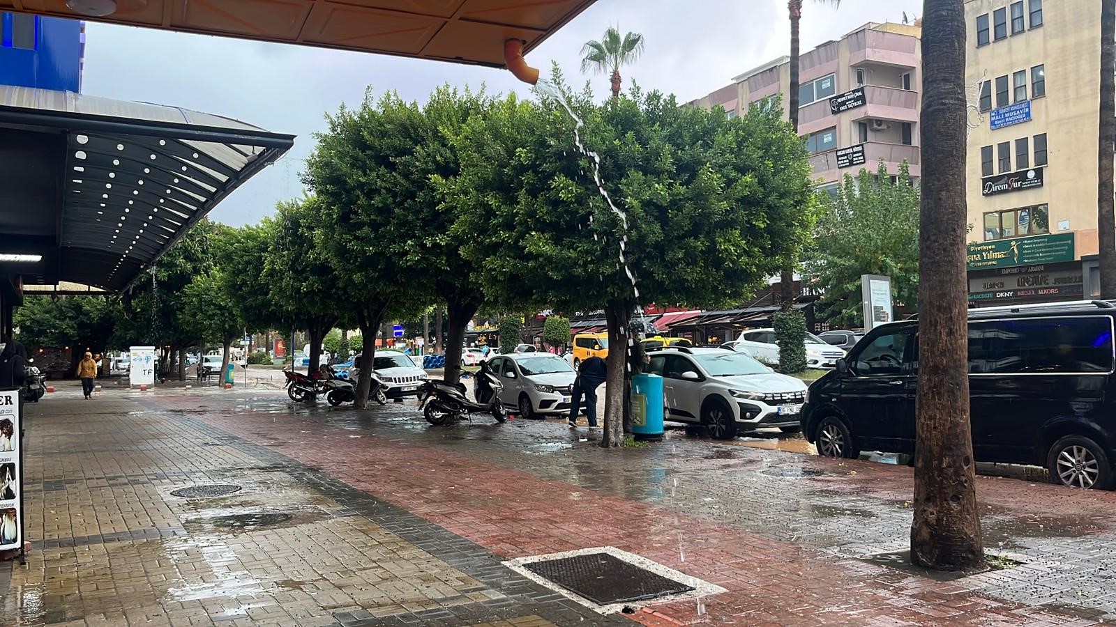 Alanya’da Sağanak Yağış Ve Dolu Etkili Oldu (4)
