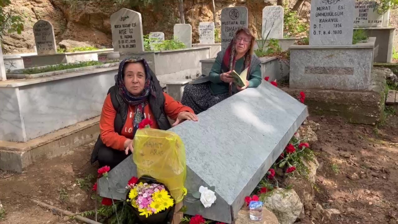 Anne Duruşmaya Oğlunun Fotoğrafıyla Geldi (5)