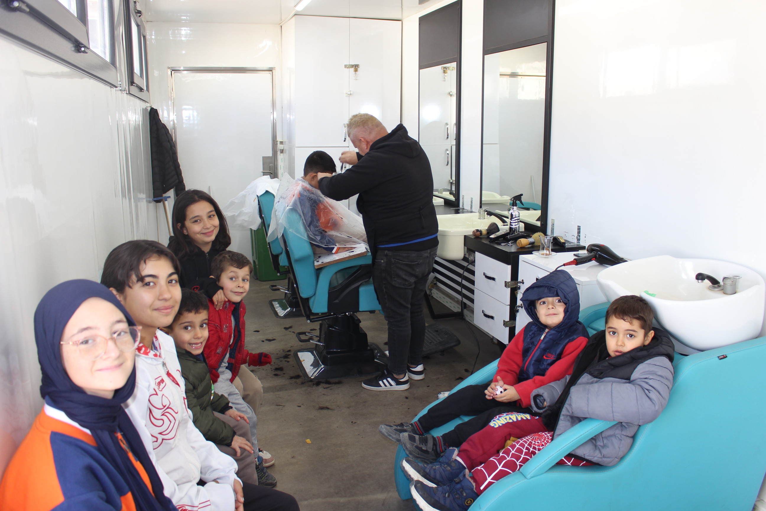 Antalya Büyükşehir’den Kırsal Mahallelere Mobil Kuaför Desteği (1)