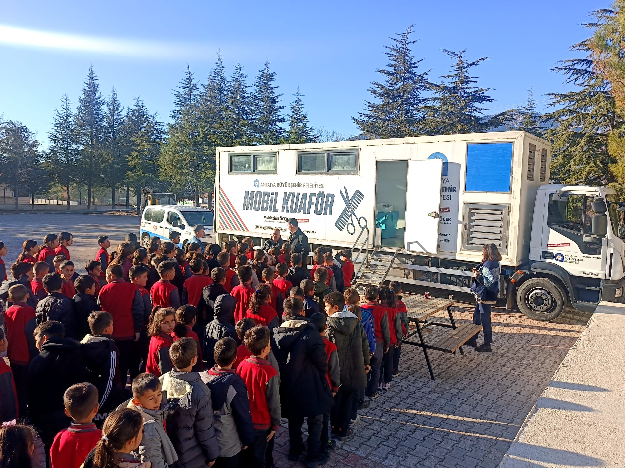 Antalya Büyükşehir’den Kırsal Mahallelere Mobil Kuaför Desteği (4)