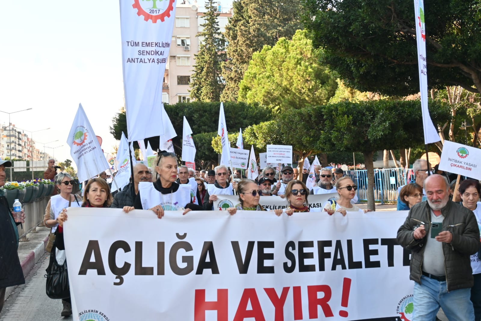 Antalya ‘Geçinemiyoruz’ Sesleri Sokaklarda Yükseldi (4)