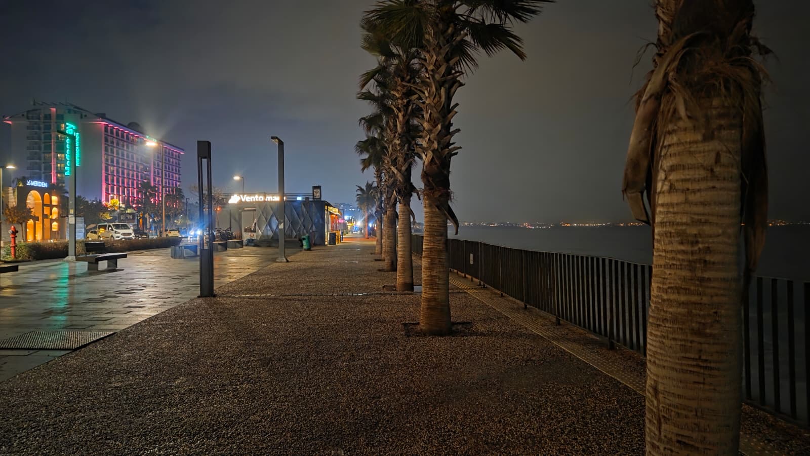 Antalya Sahili Karanlığa Gömüldü (4)