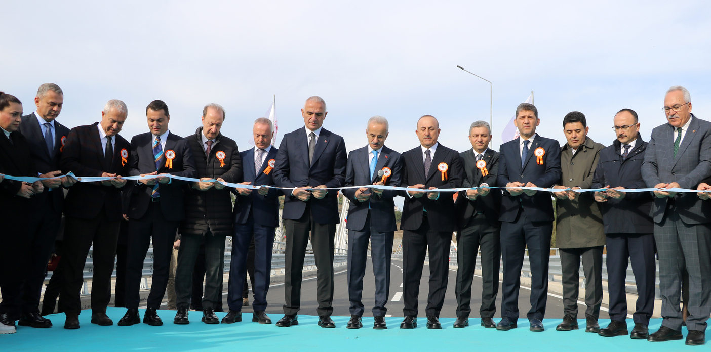 Antalya Trafiğine Nefes Aldıran Yol Açıldı… Yıllık 3 Milyar 815 Milyon Lira Tasarruf Sağlanacak (2)