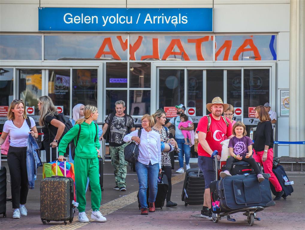 Antalya Turizminde Ukraynali Turist Etki 1055865 313350 (Medium)