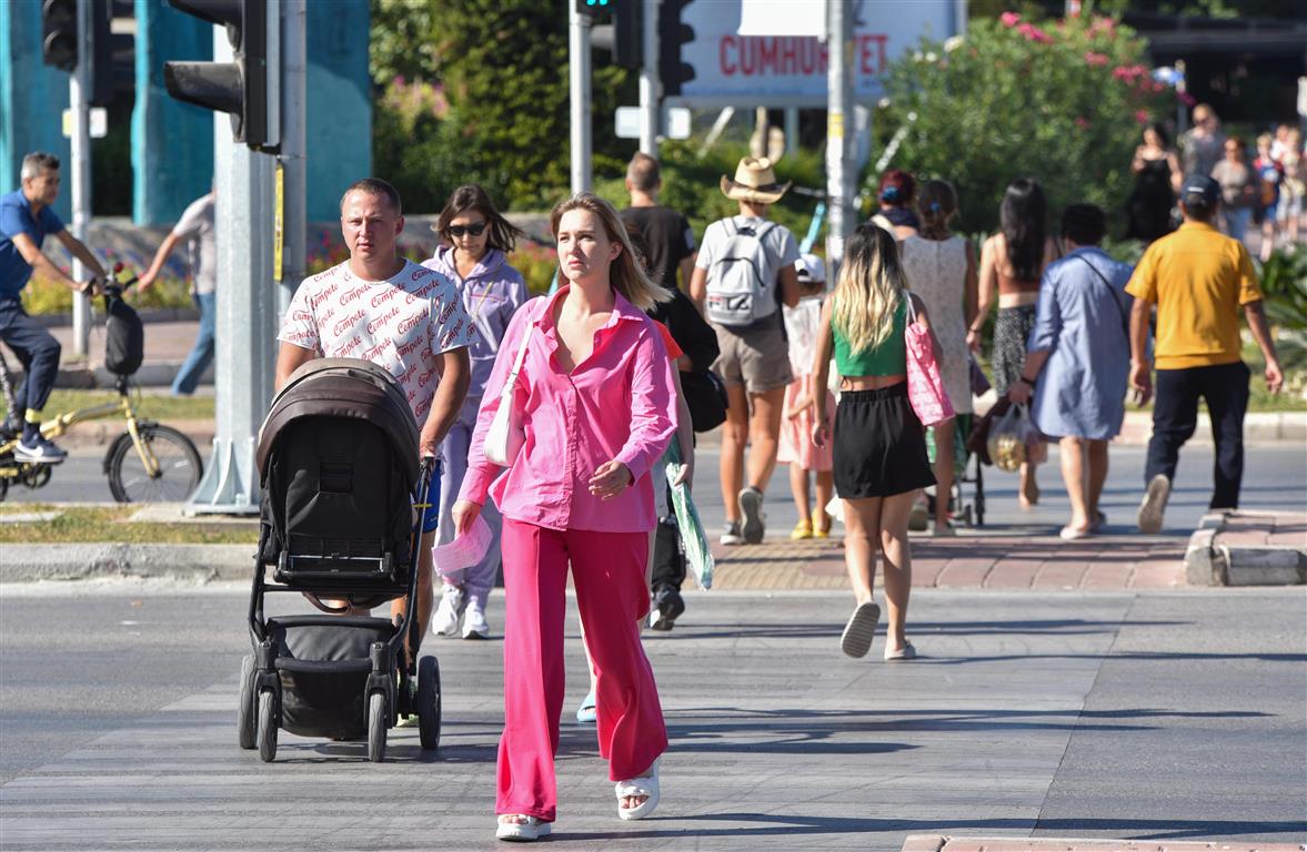 Antalya Turizminde Ukraynali Turist Etki 1055866 313350 (Medium)