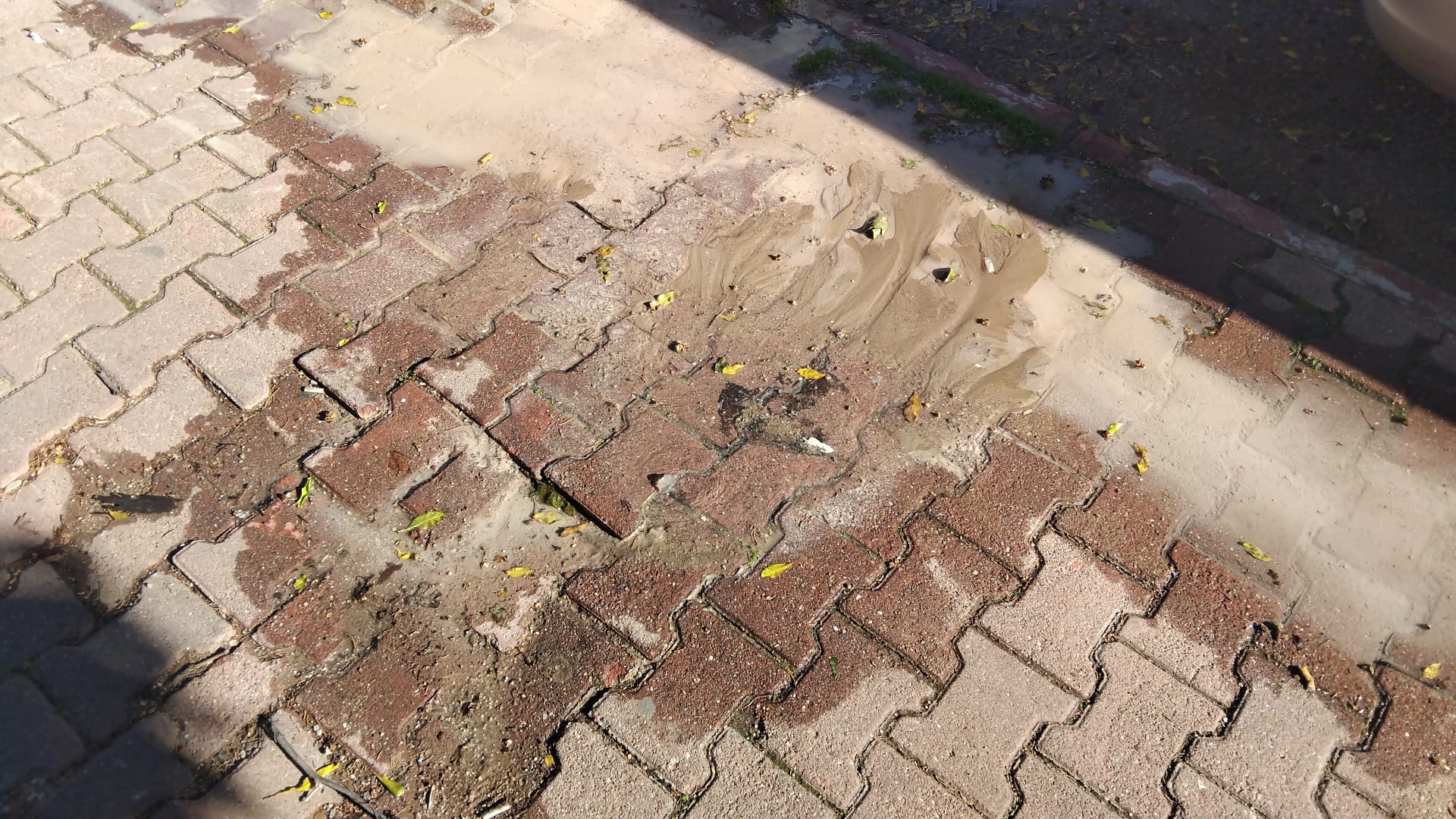 Antalya Varlık Mahallesi'nde Su Borusu Patladı… Antalya’nın Suyu Boşa Akmaya Devam Ediyor (2)