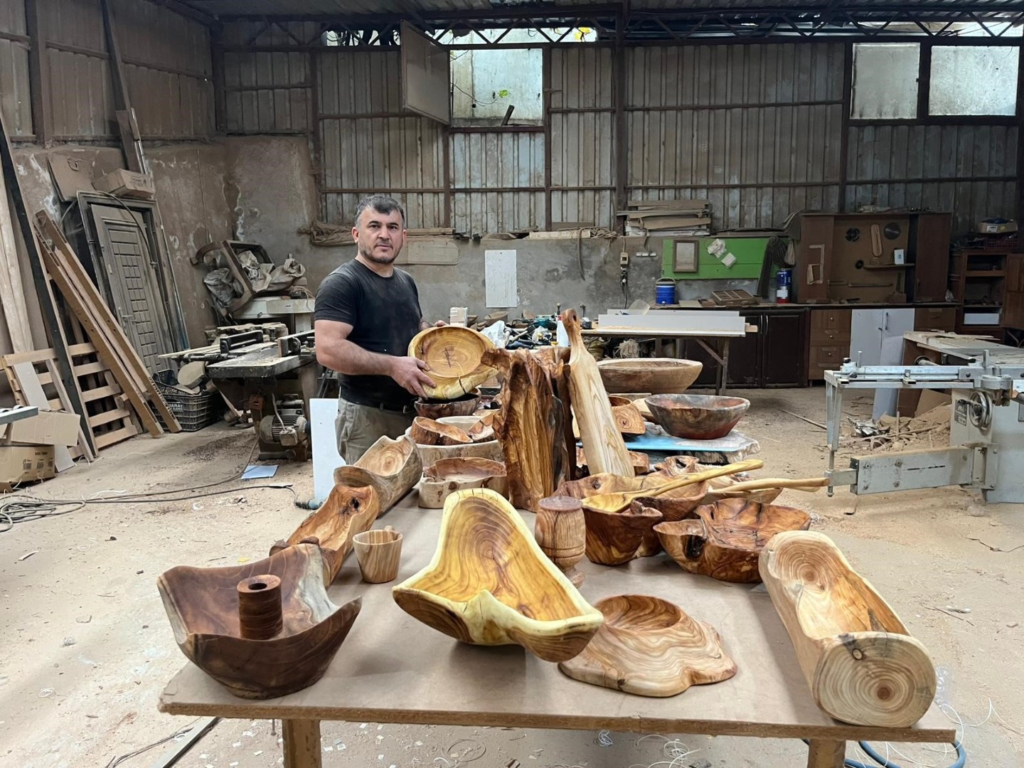 Antalya’da Çürümüş Ağaçlar Esere Dönüştü (1)