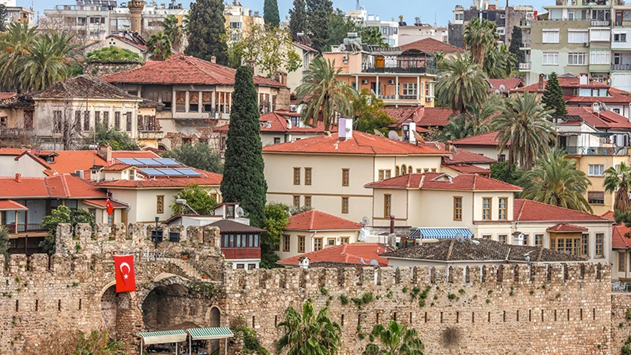 Antalya’da Kapı Krizi Yeniden (1)