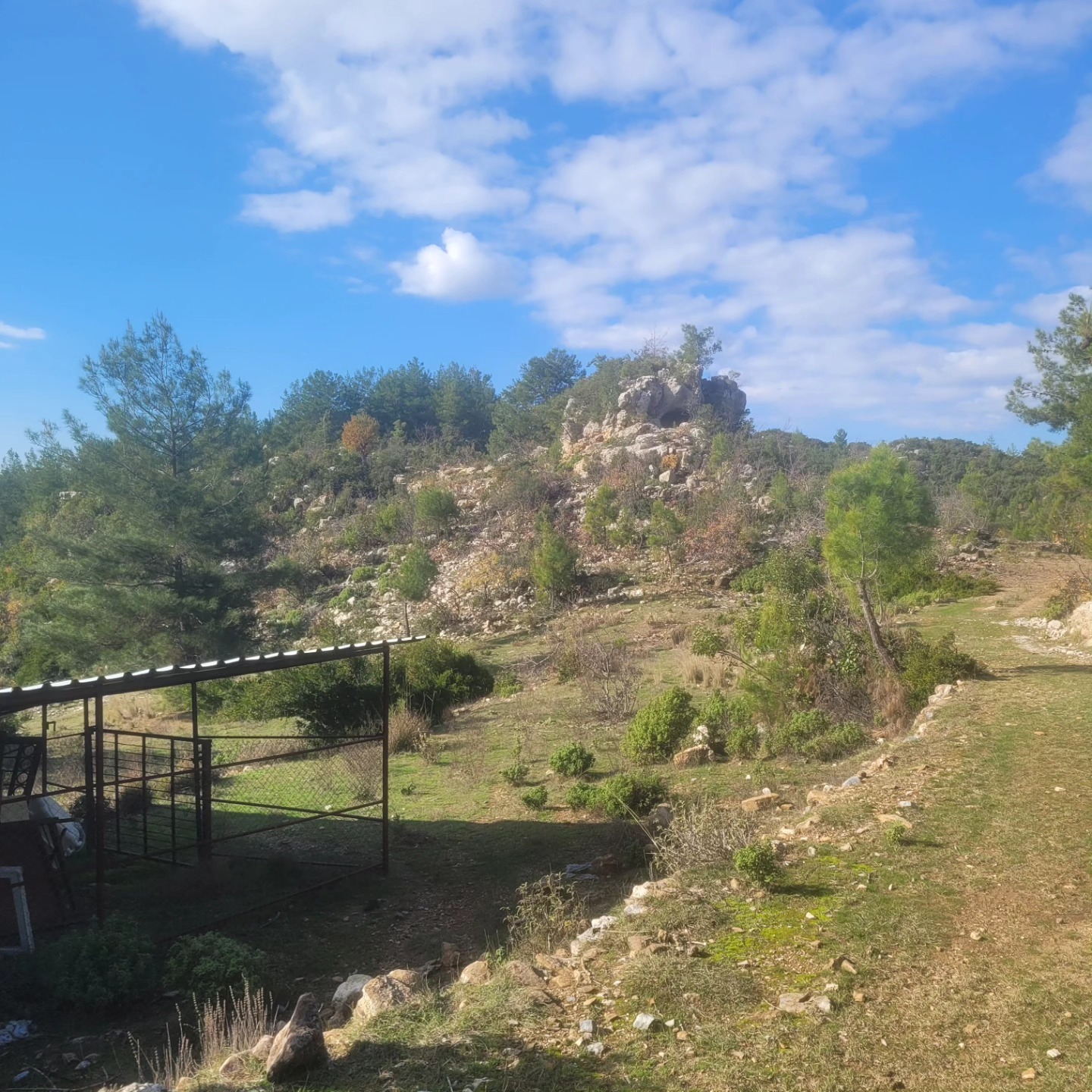 Antalya’da Köylülerin Karşı Çıktığı Taş Ocağı Davasında Bilirkişi Keşfi Yapıldı (1)