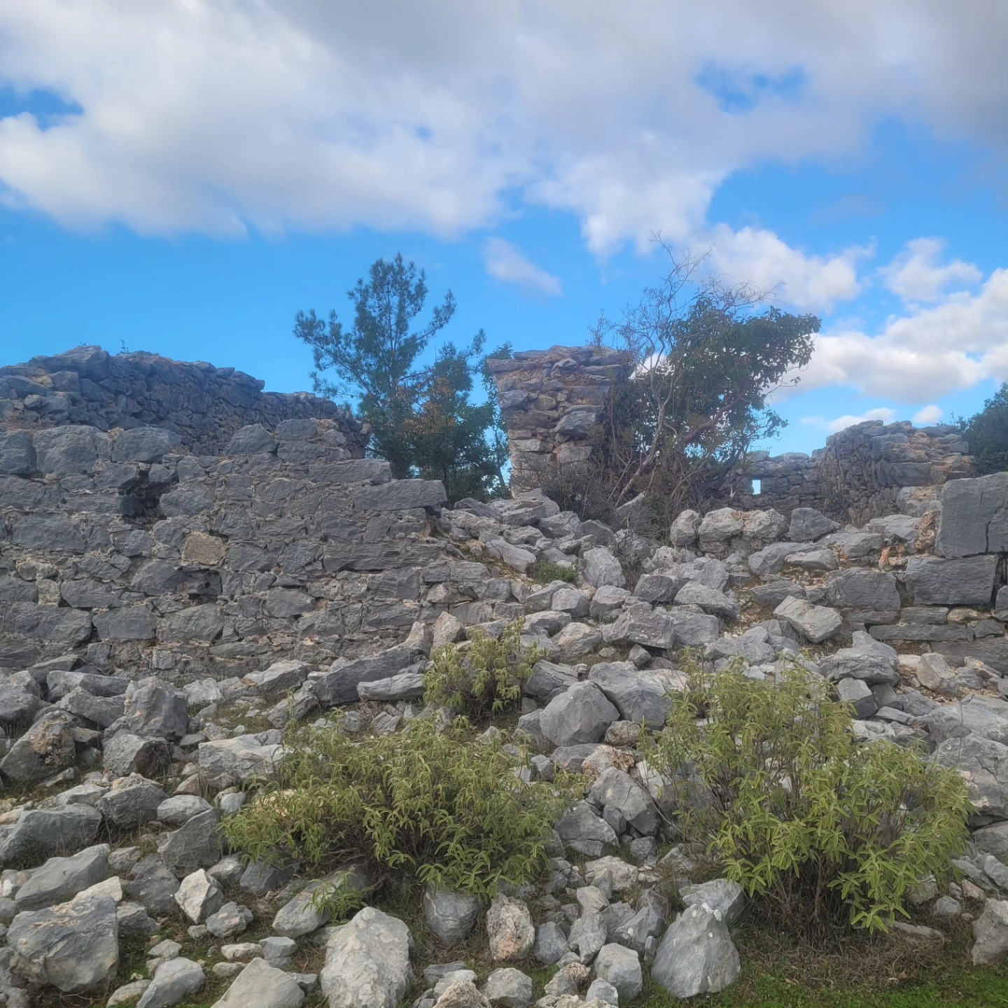 Antalya’da Köylülerin Karşı Çıktığı Taş Ocağı Davasında Bilirkişi Keşfi Yapıldı (2)