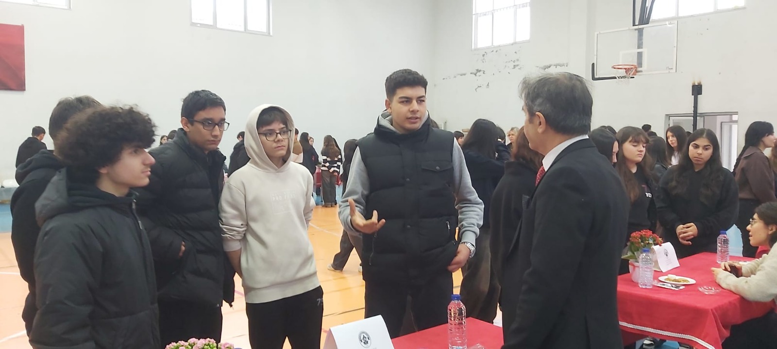 Antalya’da Lise Öğrencileri 19 Meslek Sahibiyle Bir Araya Geldi (1)