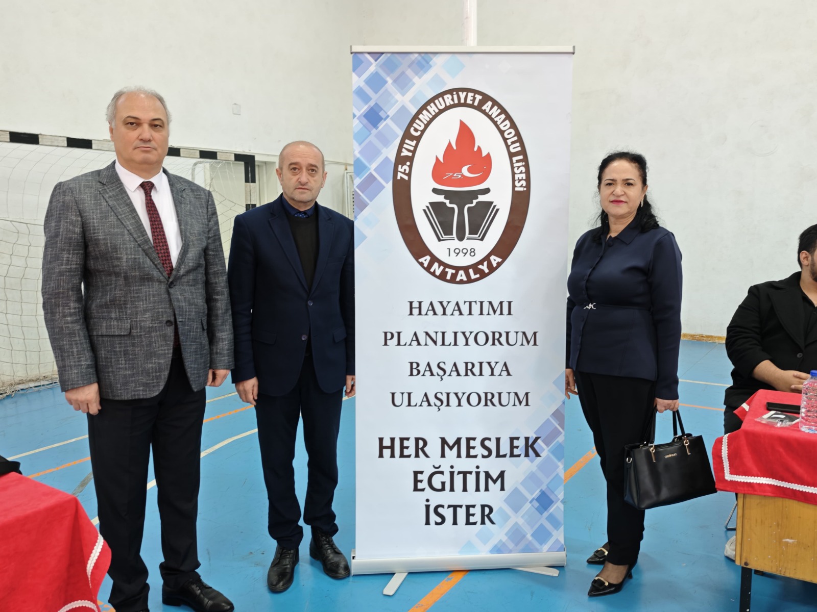 Antalya’da Lise Öğrencileri 19 Meslek Sahibiyle Bir Araya Geldi (2)