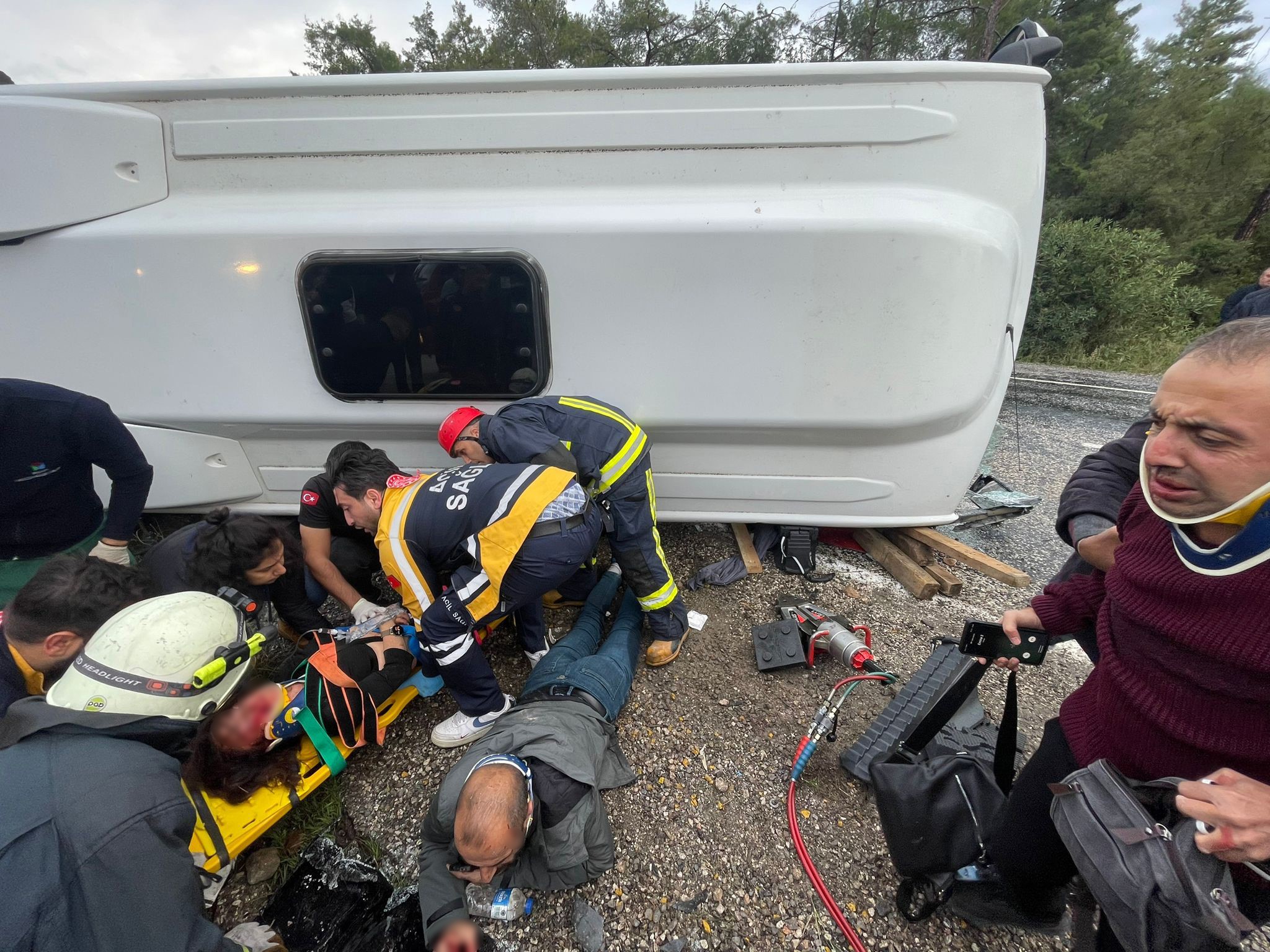 Antalya'da Midibüs Devrildi 6 Yaralı (3)