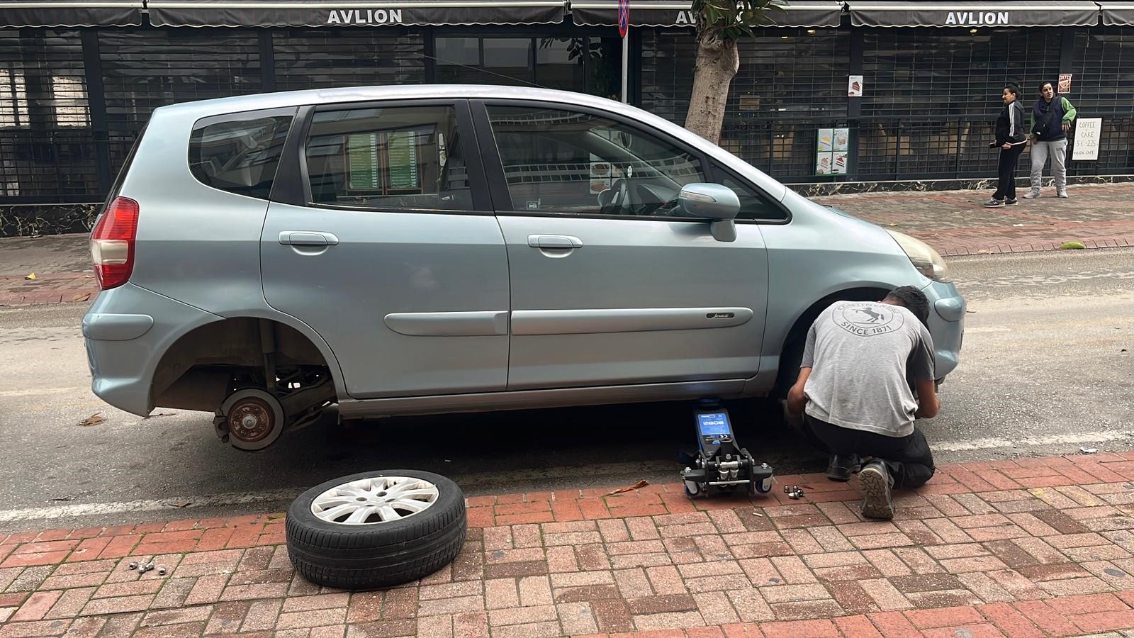 Antalya'da Sürücüler Neye Uğradıklarını Şaşırdı (2)