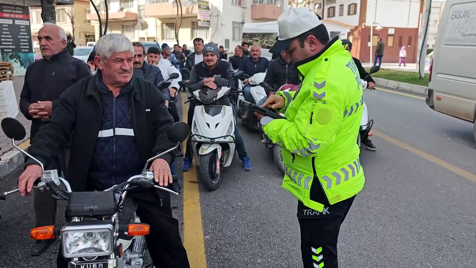 Antalya’da Sürücülere 400 Kask Dağıtıldı (2)