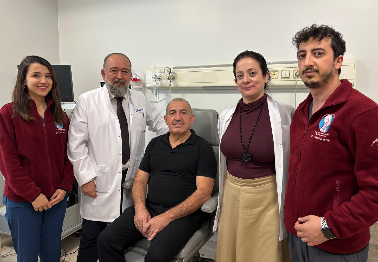 Antalya’da Tükürük Bezinden, 5 Taş Çıkarıldı (1)