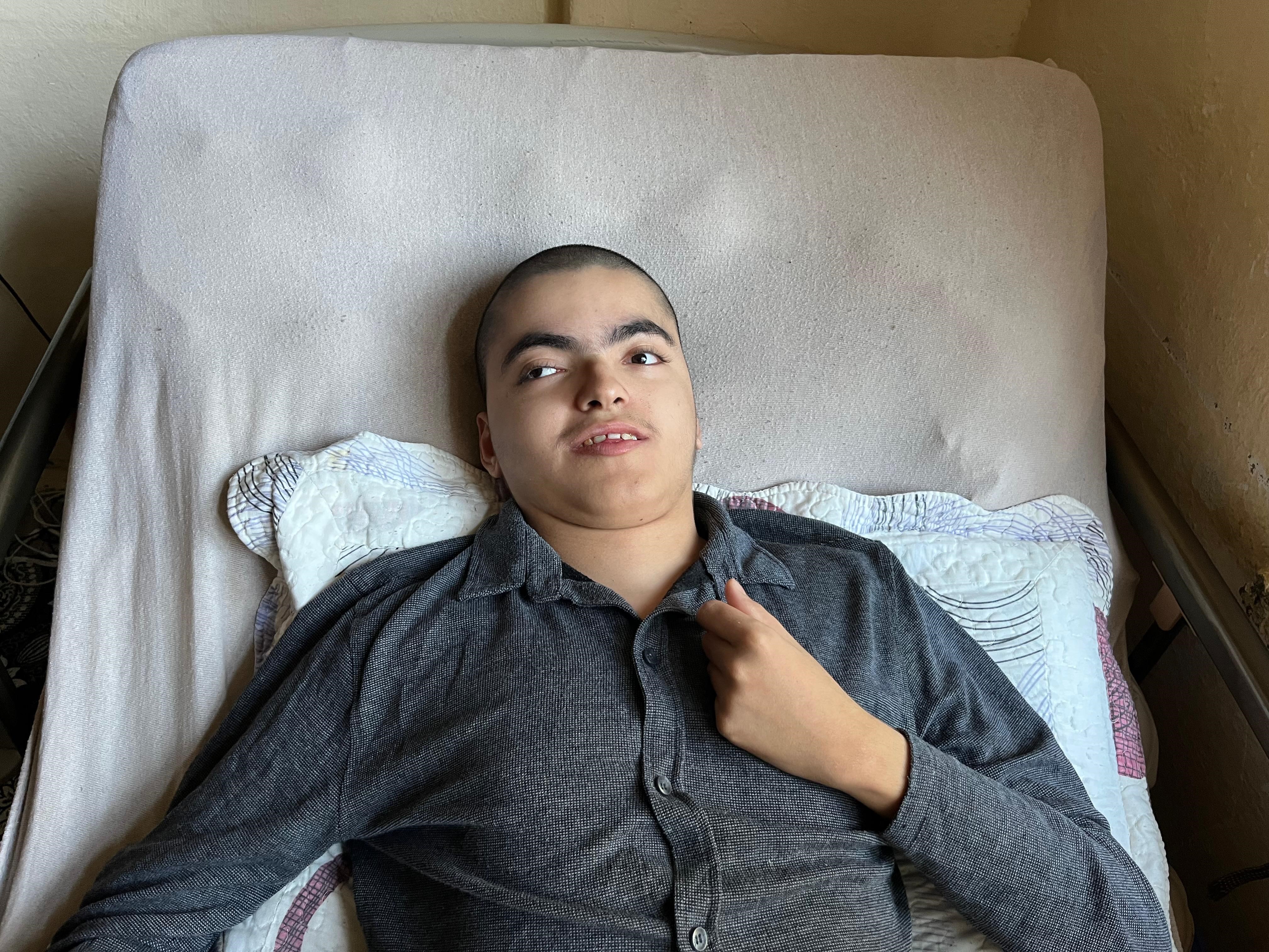 Antalya’da Üvey Baba Hamallık Yaparak Engelli Oğlu Için Raylı Asansör Yaptırdı (7)