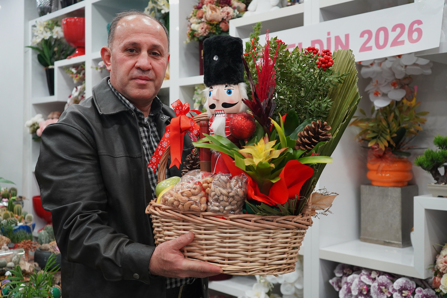 Antalya’da Yeni Yıl Sepetleri Dudak Uçuklattı! Yılbaşı Sepeti 12 Bin Liraya Dayandı (3)