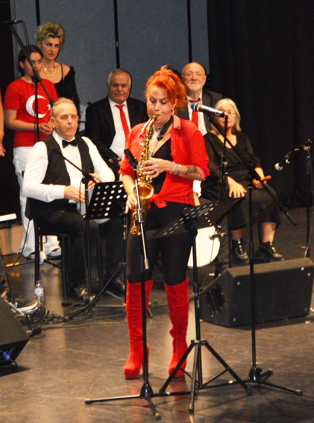 Antalya’da Yılın Son Nostalji Konseri Unutulmaz Anlar Yaşattı (6)