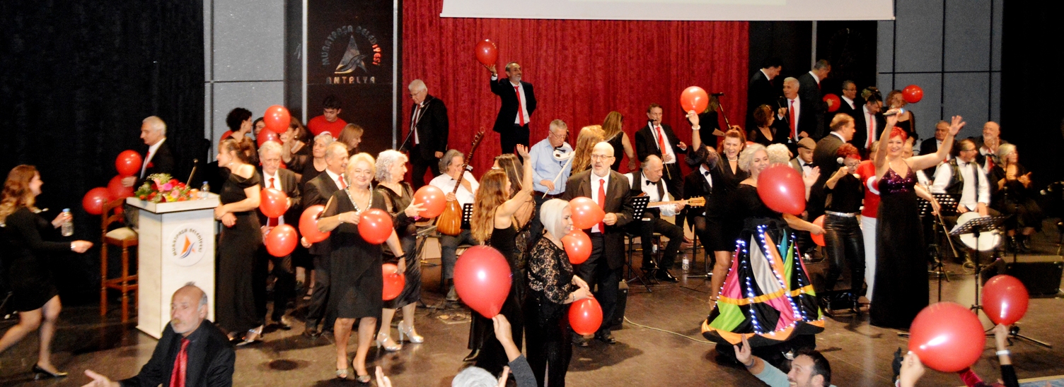 Antalya’da Yılın Son Nostalji Konseri Unutulmaz Anlar Yaşattı (7)