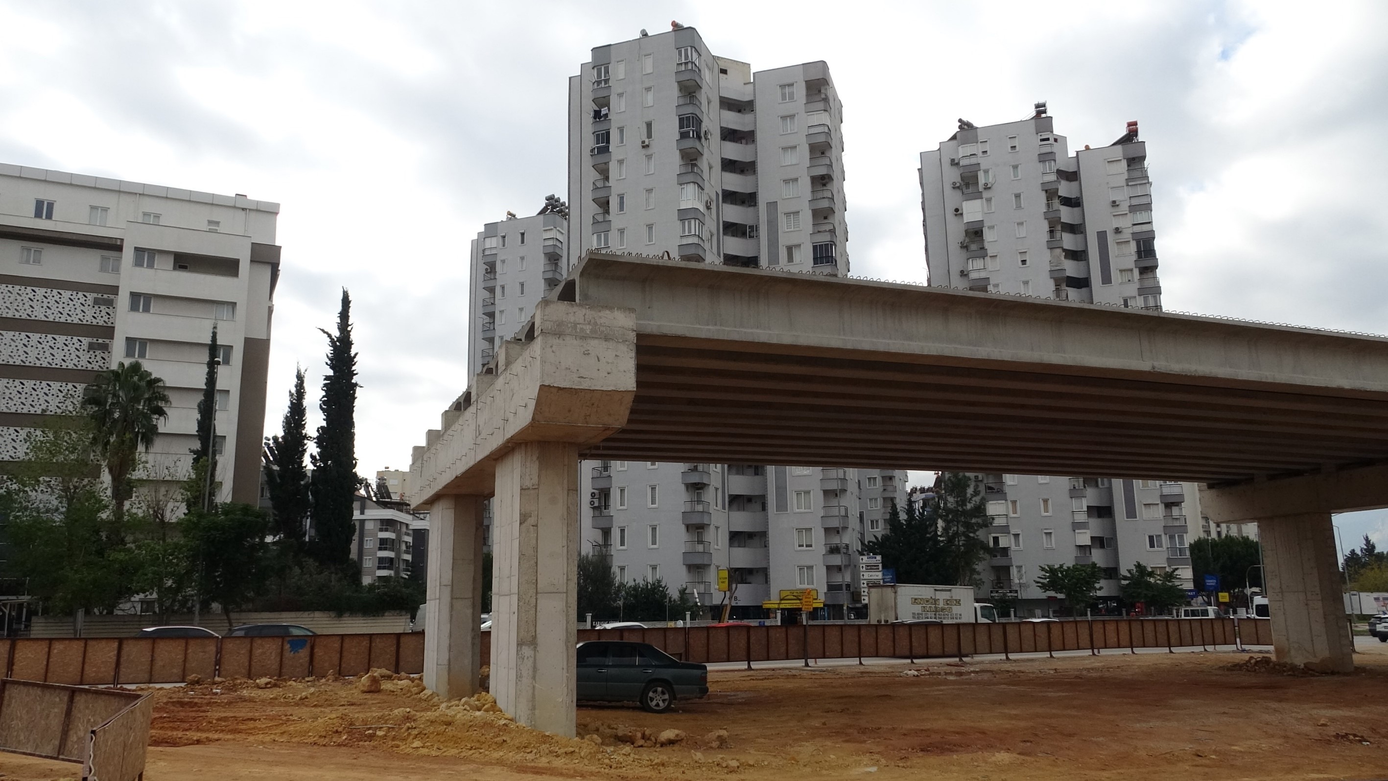 Antalya’da Yol Yapımına Mani Olan Pideci Yıkıldı (6)