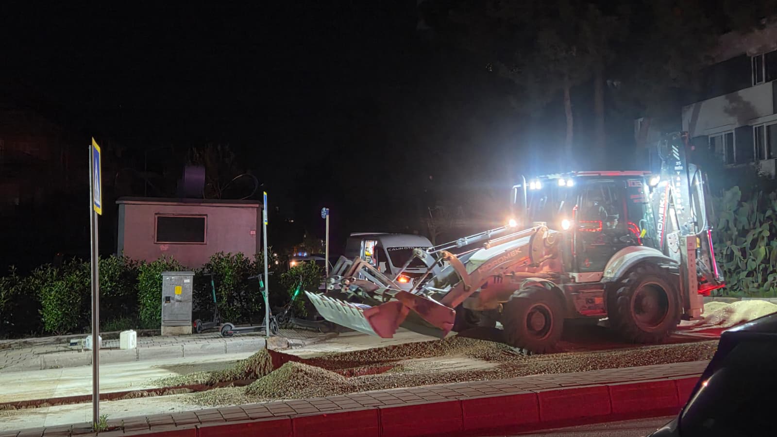 Antalya’da Yollar Kapatıldı, Çalışmalar Başladı (1)