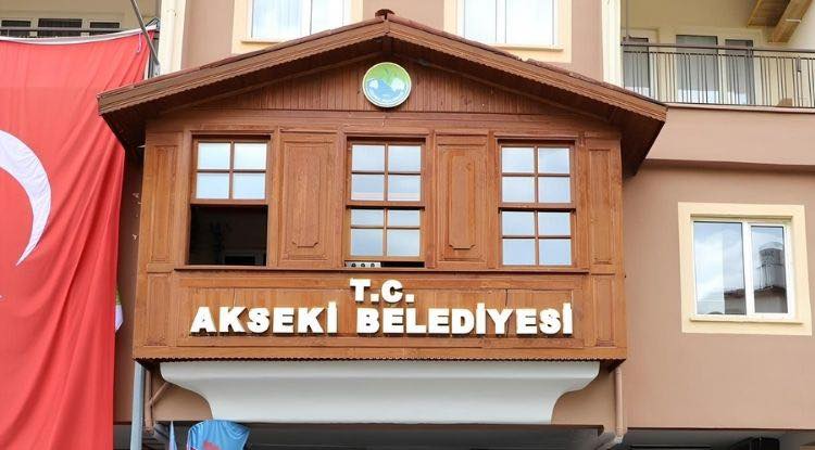Antalya’nın Kadın Belediye Başkanına ‘Borç’ Üzerinden Yüklendi (1)