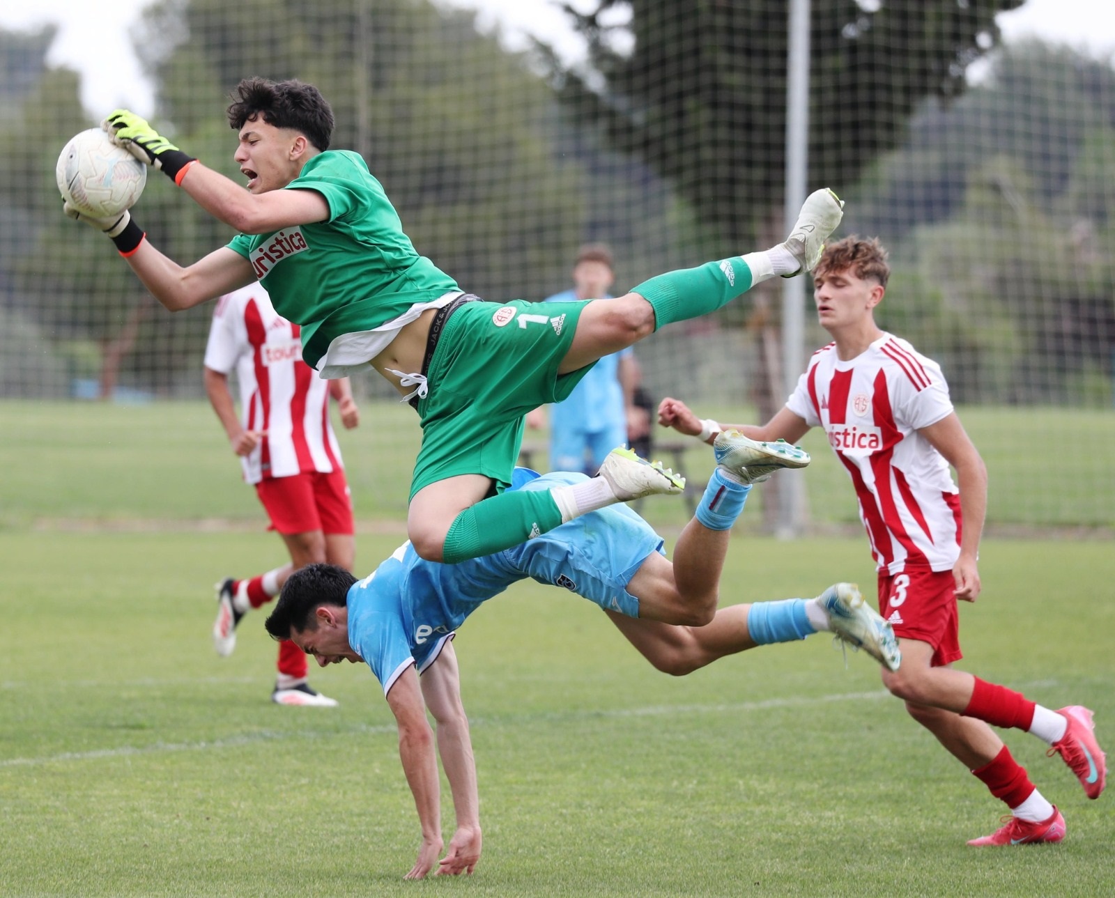 Antalyaspor’un Gençlerinden Profesyonellere Futbol Dersi (2)
