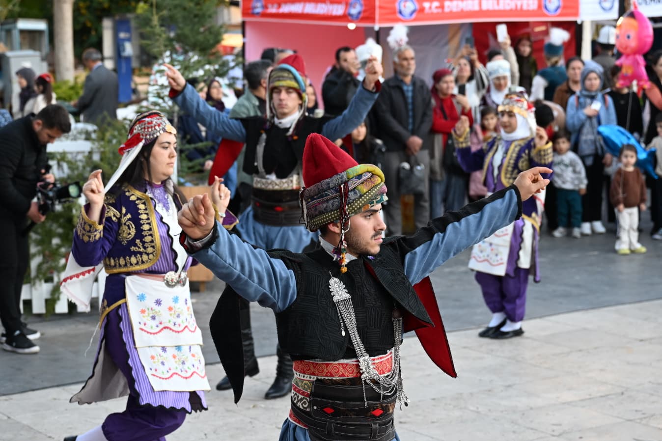 Başkan Vekili Büşra Özdemir Noel Baba Festivali’ne Katıldı (16)