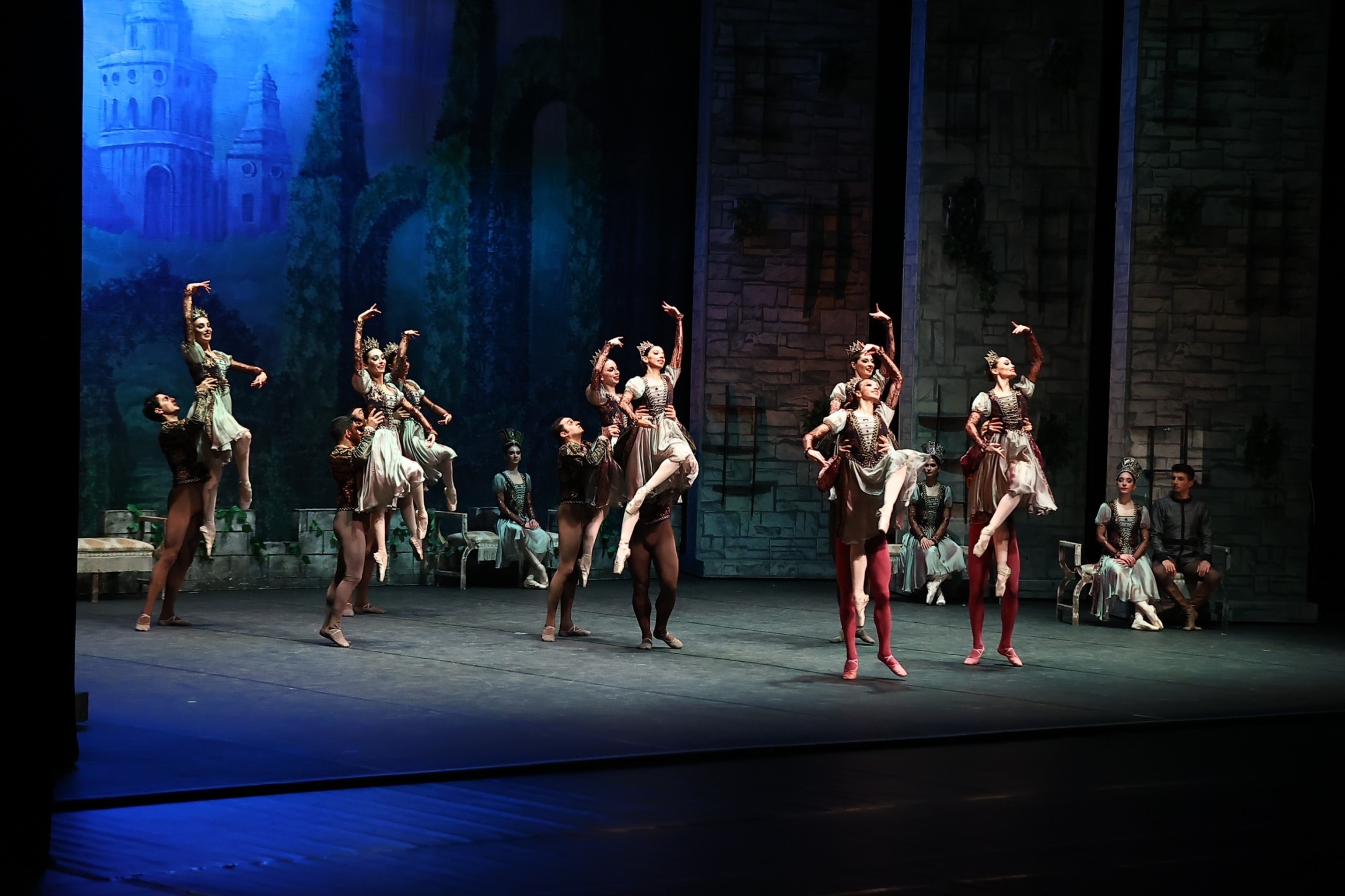 Çaykovski'nin ‘Kuğu Gölü' Balesi Denizli'de Beğeniyle Izlendi (5)