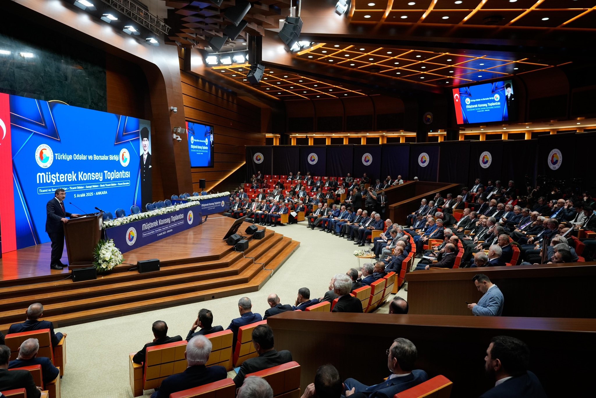 Cumhurbaskani Yardimcisi Cevdet (2)